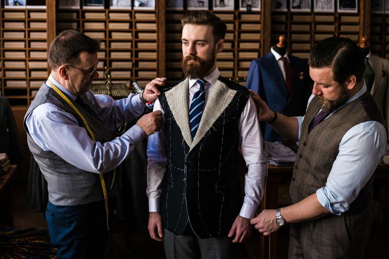 Zalety szycia na miarę – dlaczego warto postawić na to rozwiązanie?