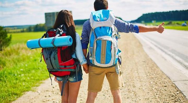 Podróż autostopem: Co warto wiedzieć, planując swoją trasę?