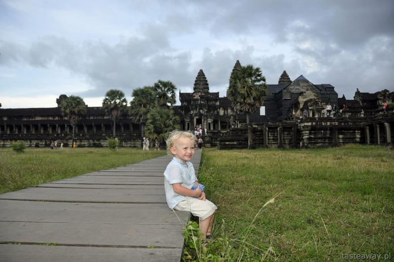 Bezpieczeństwo i wyposażenie w podróży z dzieckiem